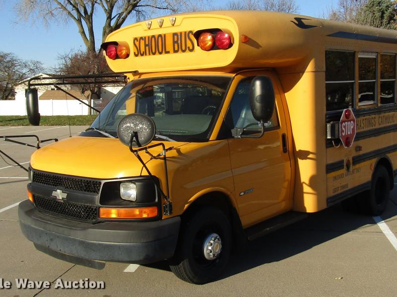 2003 Chevrolet Express 3500 school bus in Hastings, NE | Item DD3799 sold |  Purple Wave