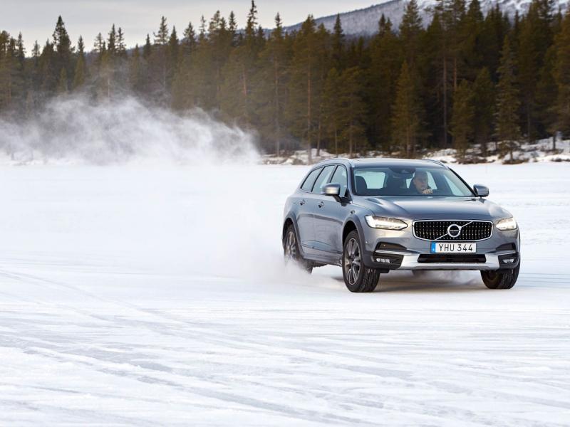 2019 Volvo V90 Cross Country Review, Pricing, and Specs