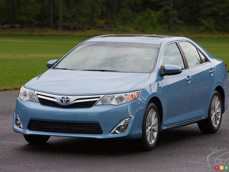 2013 Toyota Camry Hybrid Preview | Car News | Auto123