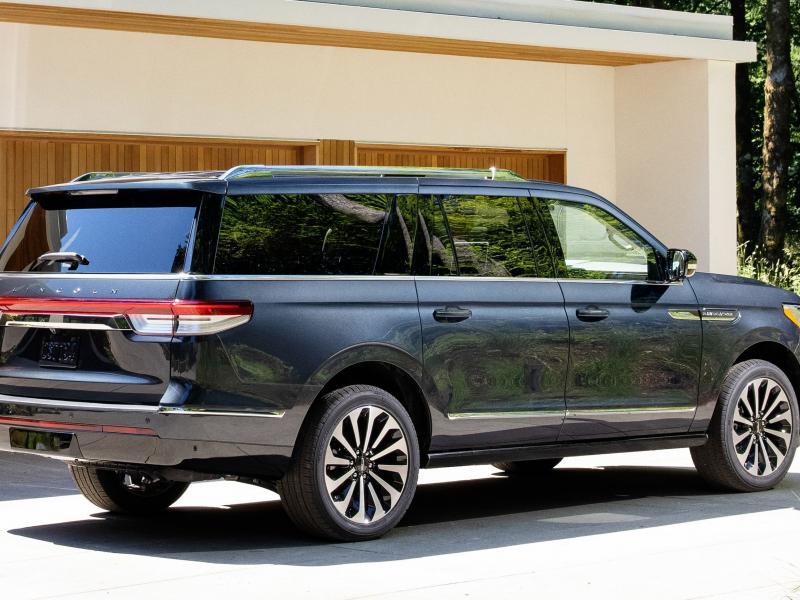 2022 Lincoln Navigator Review, Pricing, and Specs