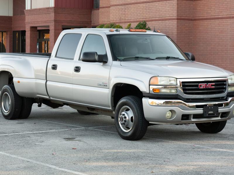 12k-Mile 2005 GMC Sierra 3500 SLT Crew Cab Duramax Dually for sale on BaT  Auctions - sold for $36,924 on December 27, 2022 (Lot #94,422) | Bring a  Trailer