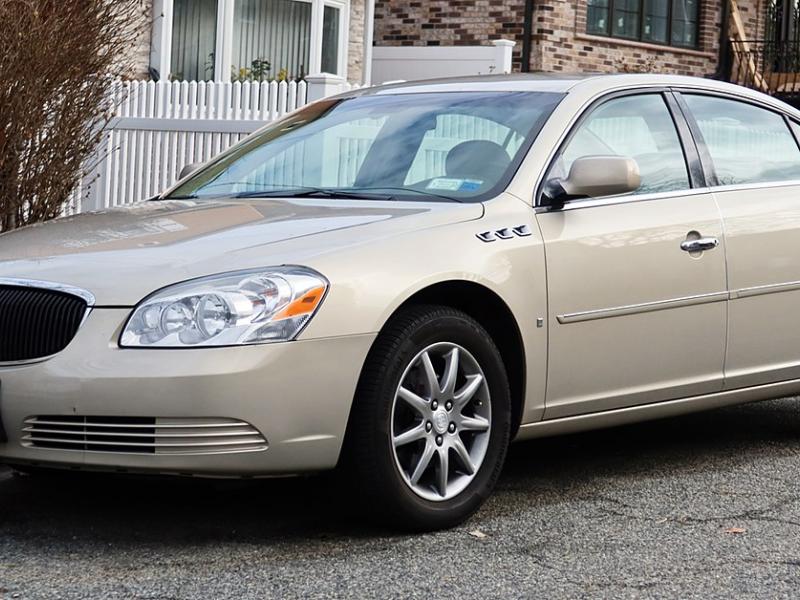 File:2007 Buick Lucerne CXL, front 1.16.21.jpg - Wikimedia Commons