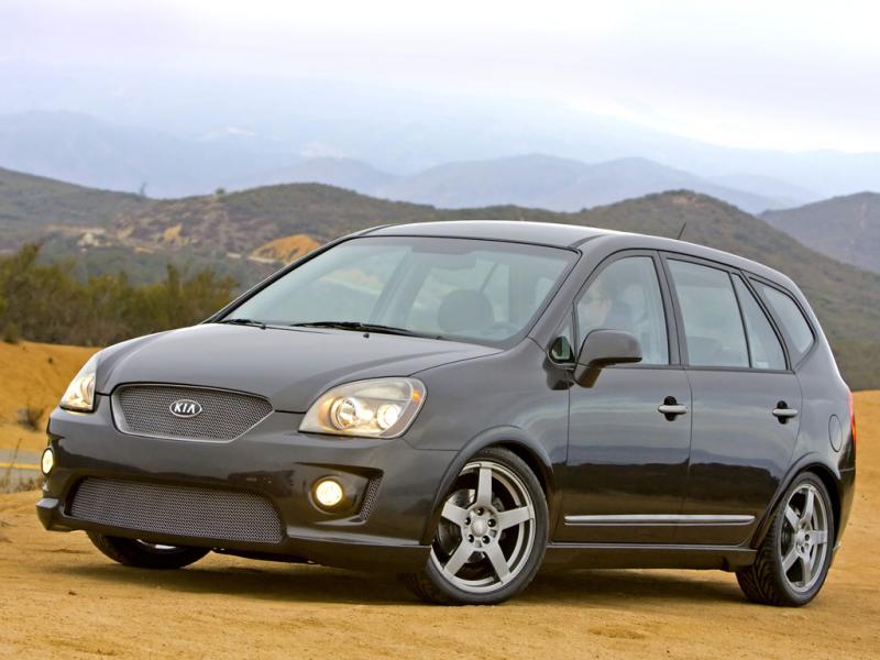 Kia debuted its all-new crossover vehicle, the 2007 Rondo