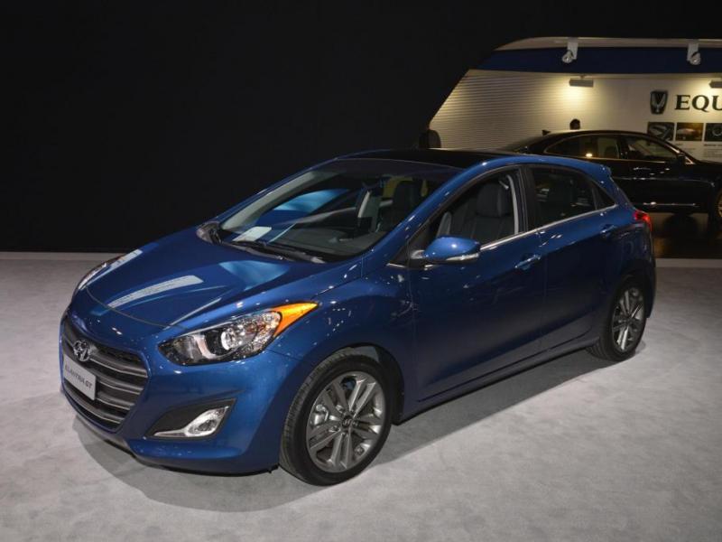 2016 HYUNDAI ELANTRA GT SPORTS REFRESHED LOOK AND NEW TECH - myAutoWorld.com