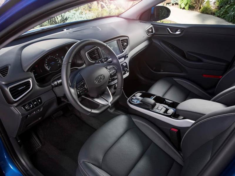 2018 Hyundai Ioniq Review | A Plug-in Hybrid for Hatchback Fans