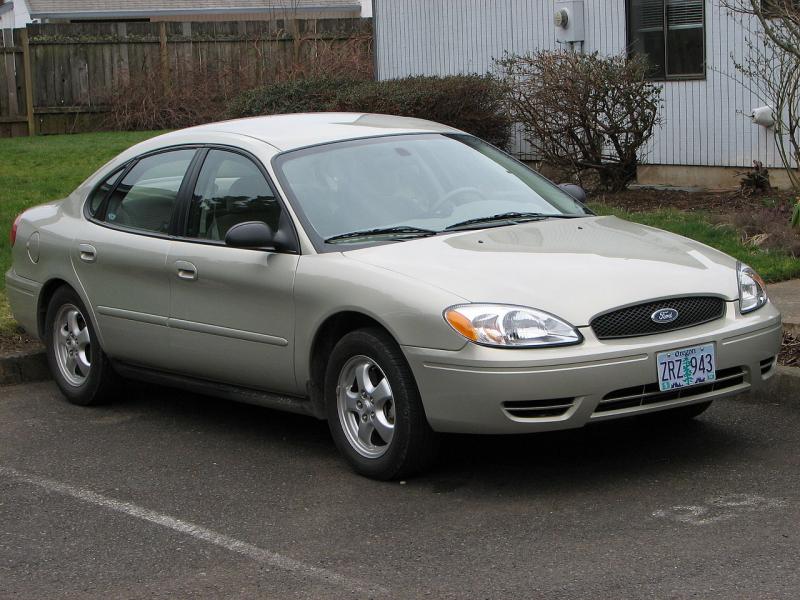 File:Ford Taurus (2005) (photograph by Theo, 2006).jpg - Wikimedia Commons