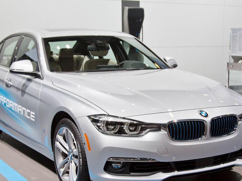 2017 BMW 330e iPerformance: The 3-series Plug-in Hybrid Is Here
