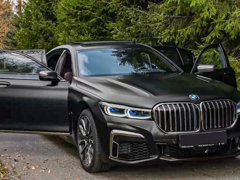 2022 BMW M760 Long V12 A luxury car - YouTube