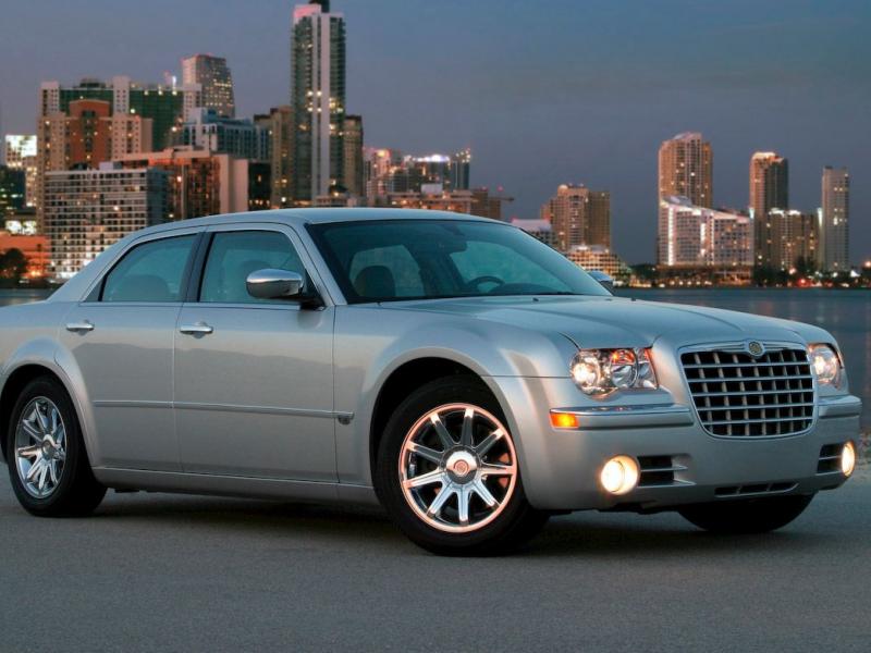 2008 Chrysler 300 - Car and Driver