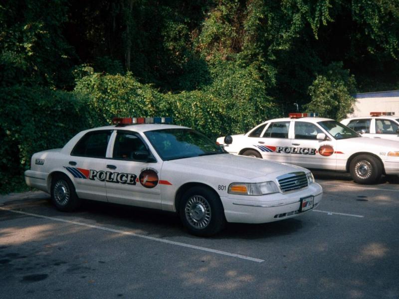 File:Inverness Police FL USA (2001) - - Ford Crown Victoria.jpg - Wikimedia  Commons