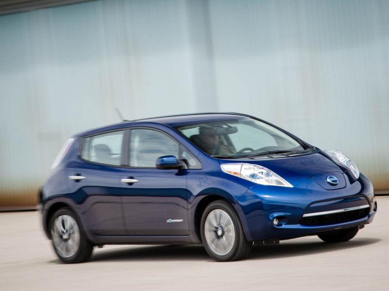 2017 Nissan Leaf Review, Pricing, and Specs