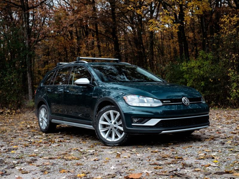 2019 Volkswagen Golf Alltrack Review, Pricing, and Specs