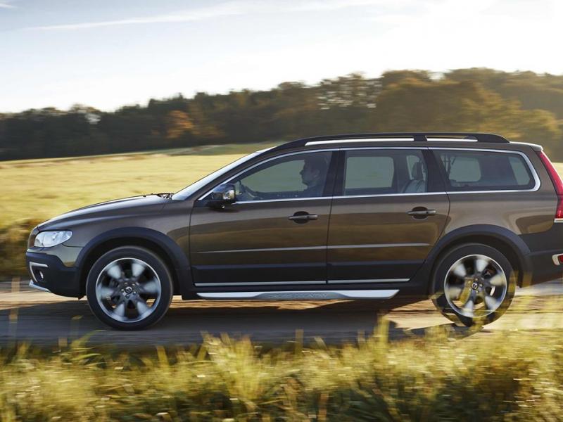 How the 2016 Volvo XC70 Gives You Luxury & Versatility