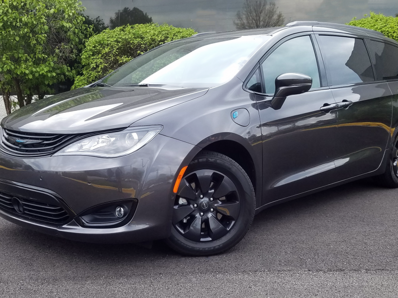 Test Drive: 2019 Chrysler Pacifica Hybrid Limited | The Daily Drive |  Consumer Guide® The Daily Drive | Consumer Guide®