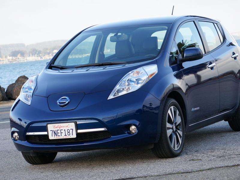 2016 Nissan Leaf SL review: Class-leading 107-mile range keeps this aging  electric relevant - CNET