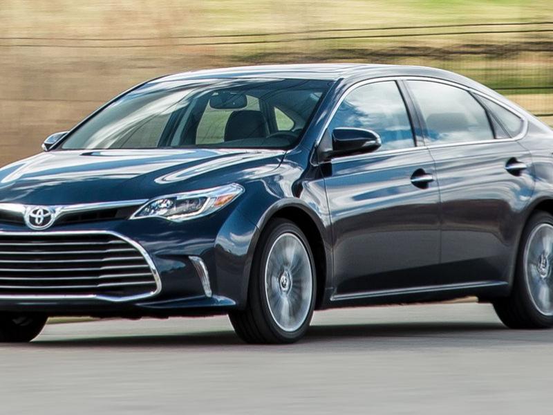 2017 Toyota Avalon Review, Pricing, and Specs