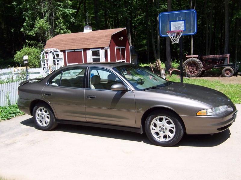 Travis Anderson's 2000 Oldsmobile Intrigue on Wheelwell