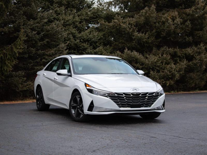 2021 Hyundai Elantra review: A tech-filled, sharp-dressed looker - CNET