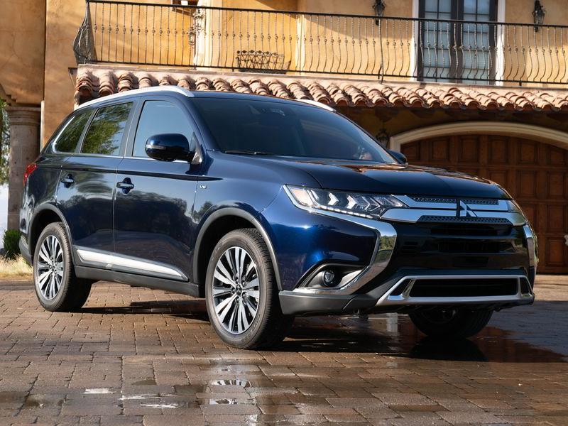 2020 Mitsubishi Outlander Review, Pricing, and Specs