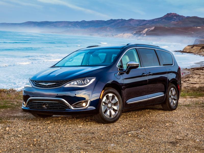 2017 Chrysler Pacifica Hybrid Review & Ratings | Edmunds