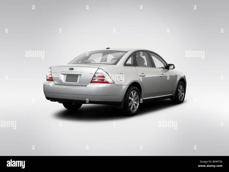 2009 Ford Taurus SEL in Silver - Rear angle view Stock Photo - Alamy