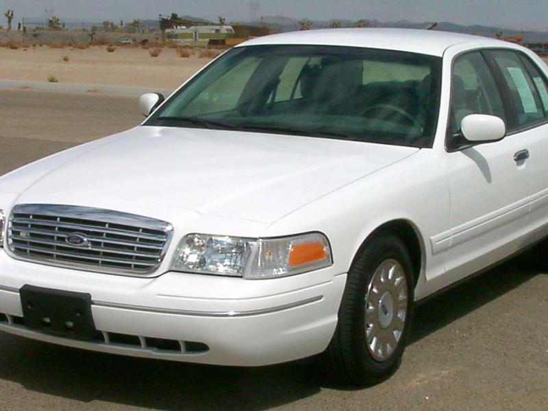 File:2003 Ford Crown Victoria -- NHTSA.jpg - Wikipedia