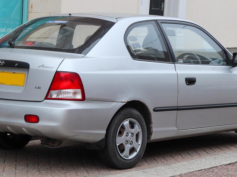 File:2002 Hyundai Accent 1 1.3 Rear.jpg - Wikipedia
