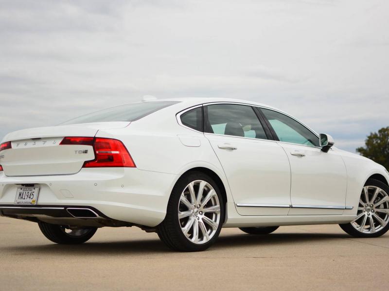 2018 Volvo S90 T8 Review: Efficiency Done With Style