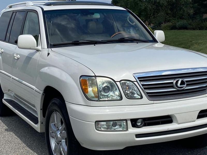 Here's What We Love About The 2004 Lexus LX470