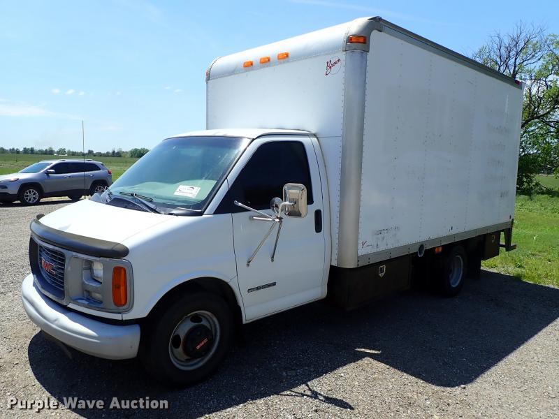 2000 GMC Savana 3500 box truck in Hutchinson, KS | Item DE5348 sold |  Purple Wave