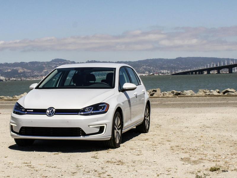 2017 Volkswagen e-Golf: VW's electric hatch edges toward 150-mile range -  CNET