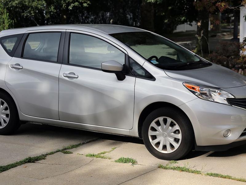 File:2015 Nissan Versa Note SV, front right side.jpg - Wikimedia Commons