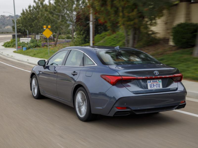 2019 Toyota Avalon Hybrid First Drive Review - The Green Car Guy