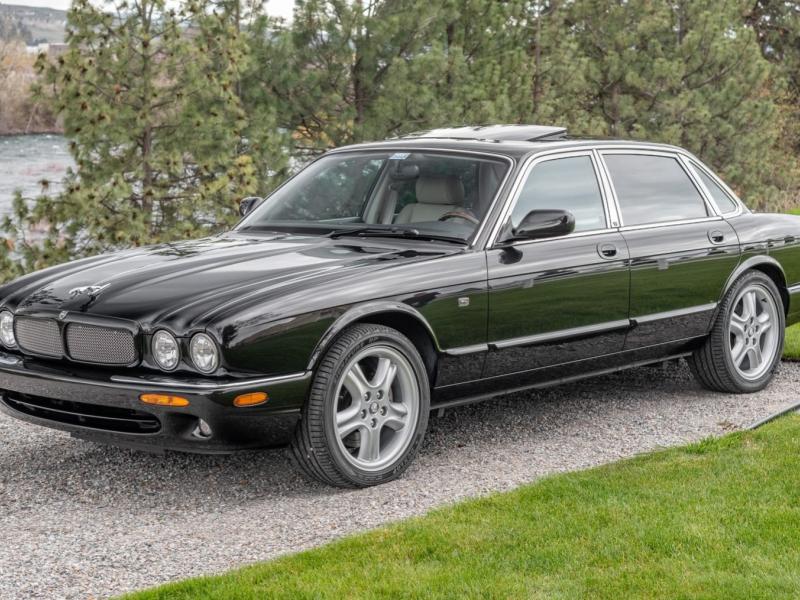9k-Mile 1999 Jaguar XJR for sale on BaT Auctions - sold for $29,000 on June  15, 2022 (Lot #76,153) | Bring a Trailer